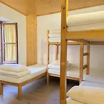 Vandrarhem Triton - *