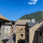 Triton - Vandrarhem Villanúa