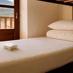 Vandrarhem Triton - *