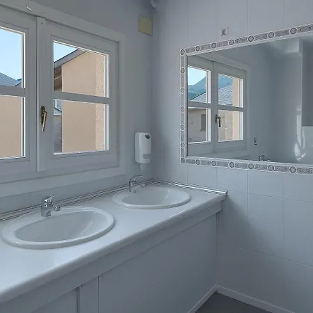 Triton - بيت شباب