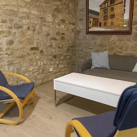 بيت شباب Triton - *