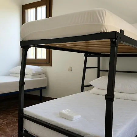 Hostal Tritón - *