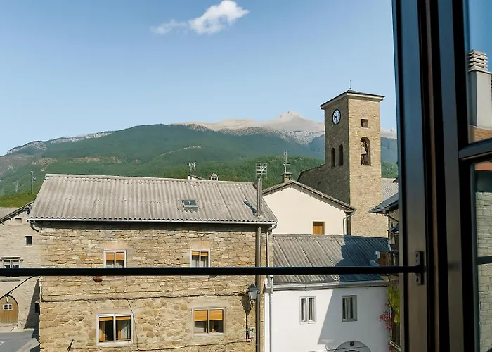 Vandrarhem Triton - Villanúa